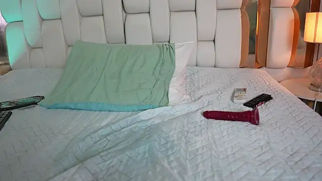 kinkylittlegirll's Live XXX Chat