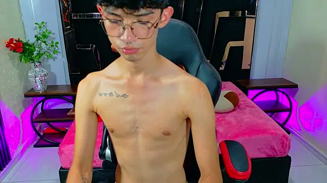 LiamHeatx Show in webcam