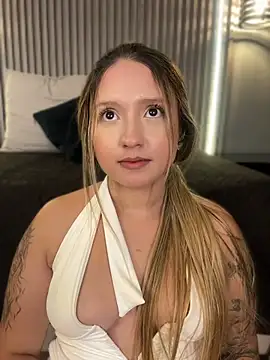 XXX chat uživo modela MiaPetit_
