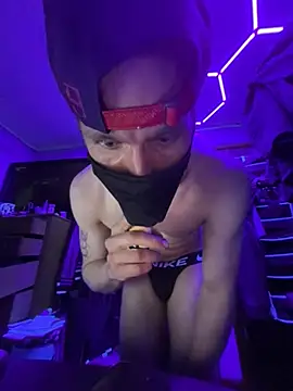 Pokazy przed kamerką – Cloudd_Kingg_Iceyyy