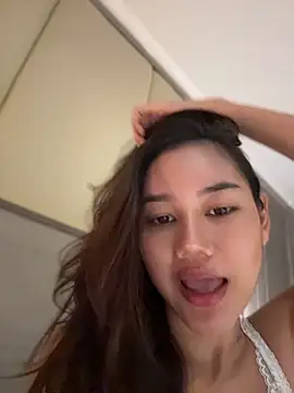 SweetThaiGirlfriend's Live XXX Chat