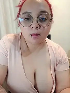 CURVY-HORNY's Live XXX Chat