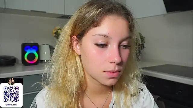 Sairallyn's Live Chat Room