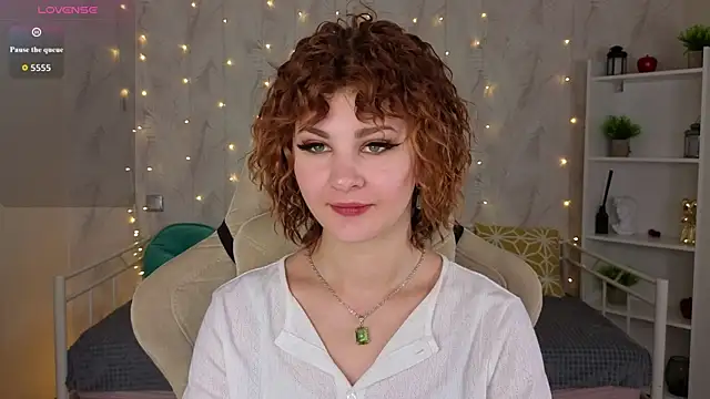 Kira__Fluffy's Live Chat Room