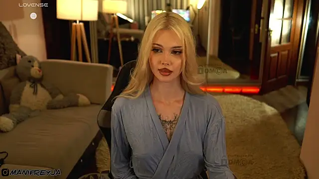 ManiFreyja's Live XXX Chat