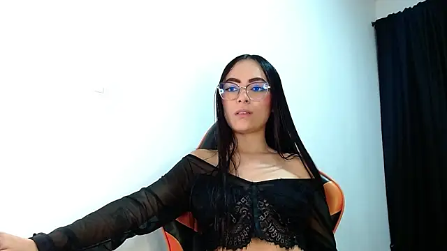 Chat +18 de Mila_evans2002 ao vivo