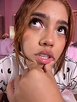 KellyOlsenbe's Live XXX Chat