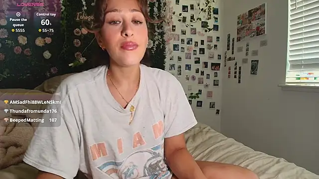 LyraCovee's Live XXX Chat