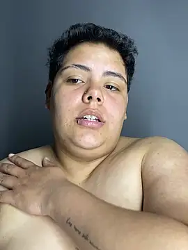 Chat XXX en directo de Hailey_Curvy