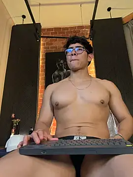GrayAndrews' Live XXX Chat