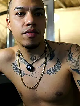 AlphaMasterXxx's Live XXX Chat