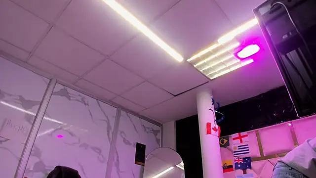 Allisonts69's Live XXX Chat