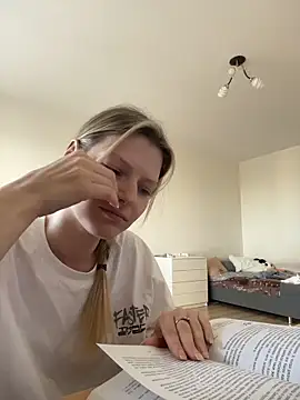 XXX chat uživo modela MaryHiggins