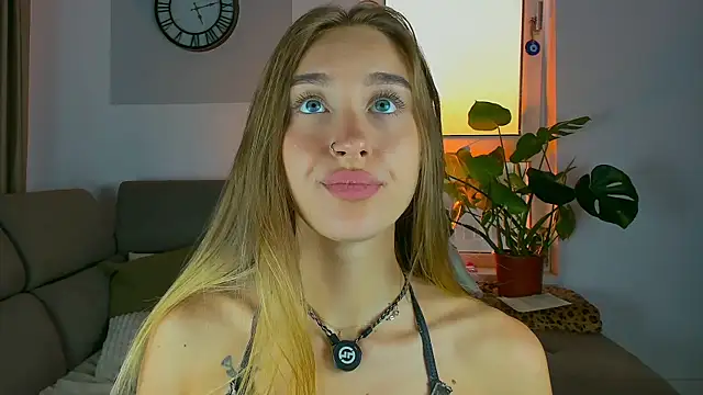 SugarSkye Adlı Modelin Canlı XXX Sohbeti