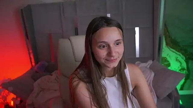 TinyNatalie Adlı Modelin Canlı XXX Sohbeti