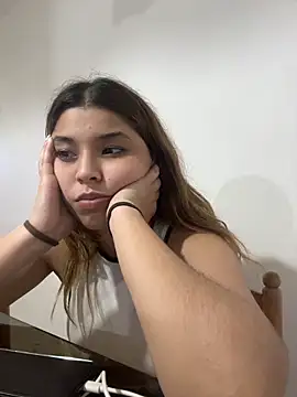 צ'אט XXX בשידור חי של baddieasiantv