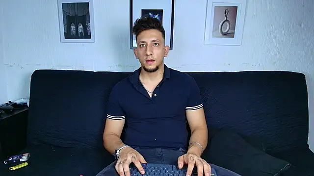 Sr_Maykol Adlı Modelin Canlı XXX Sohbeti