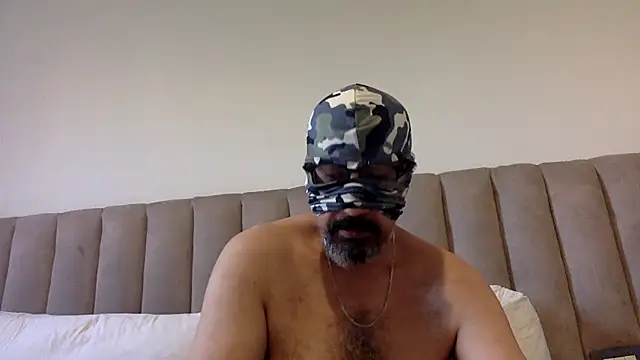 Chat XXX en directo de CaiBull