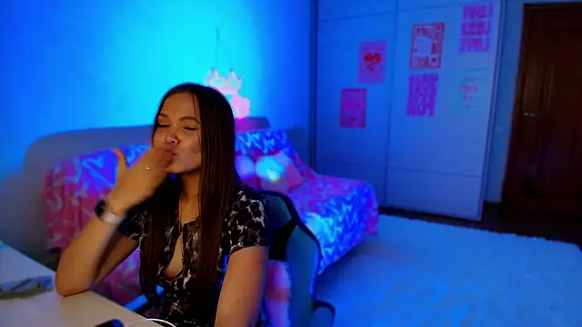 צ'אט XXX בשידור חי של Kira_love_81