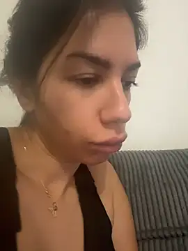חדר צ'אט בשידור חי של Alexbrune