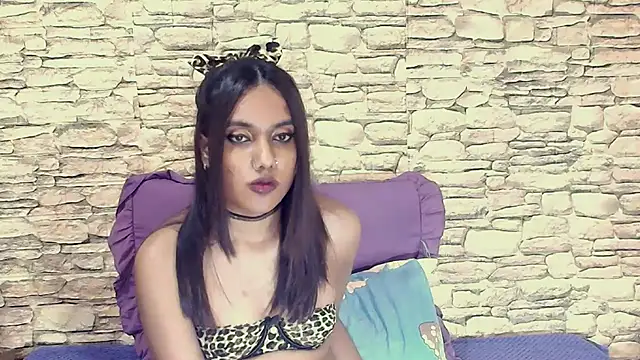 IndianSkies Adlı Modelin Canlı XXX Sohbeti