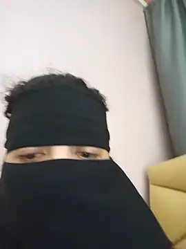 Lara-_-28's Live XXX Chat