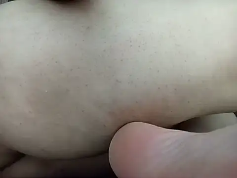 Lara-_-28's Live XXX Chat