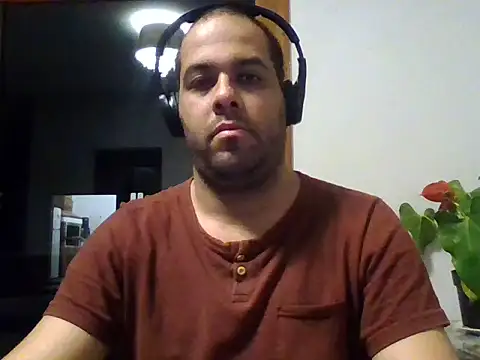 Show modela Carlos02145 na web-kameri