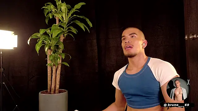 XXX chat uživo modela Bruno___69
