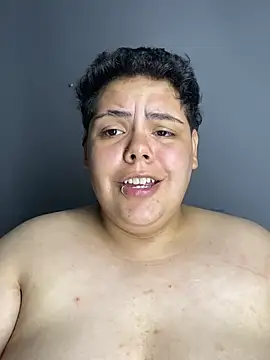 Chat +18 de Hailey_Curvy ao vivo