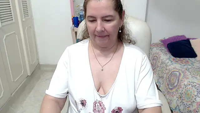 leonela_69のライブXXXチャット