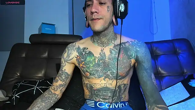 jhonny__ackerman's Live Chat Room