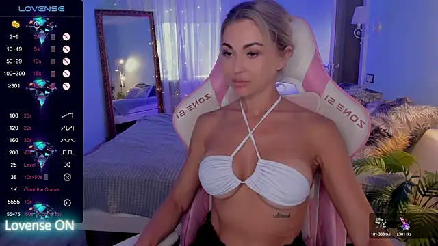 AdeleRoberts Chat XXX live
