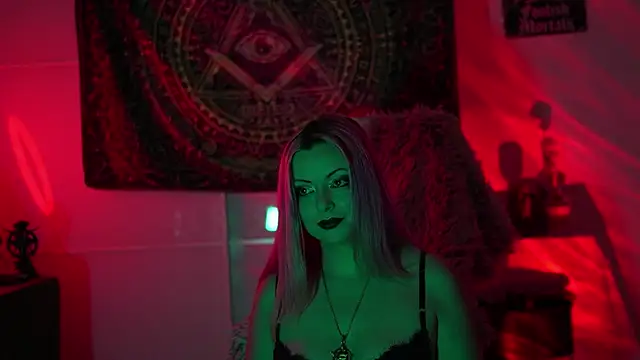 Chat +18 de GoddessRubySnow ao vivo