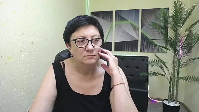 EmilyL0ve's Live XXX Chat