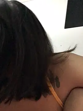 Apineapple07 Chat XXX in diretta
