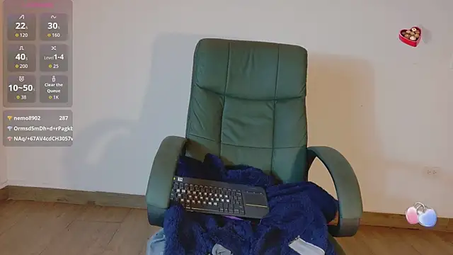 moon2_1_ Live XXX-Chat