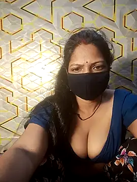 Juli_80 Chat XXX live