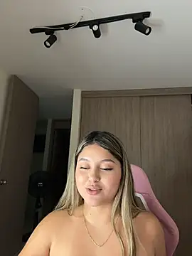 lunablossom_'s Live XXX Chat