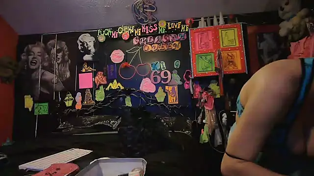Splash_Queen420 élő XXX-chatje