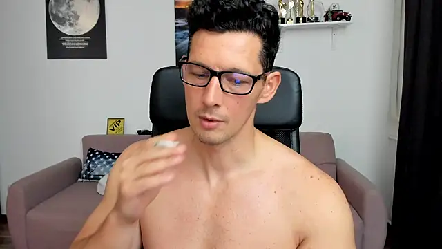 BrutusK08 라이브 XXX 채팅