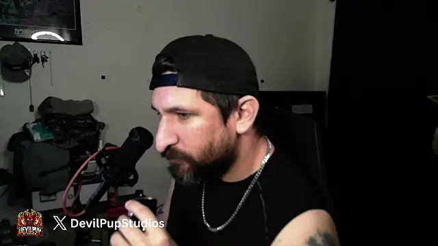 הופעת וובקאם של DevilPup75_