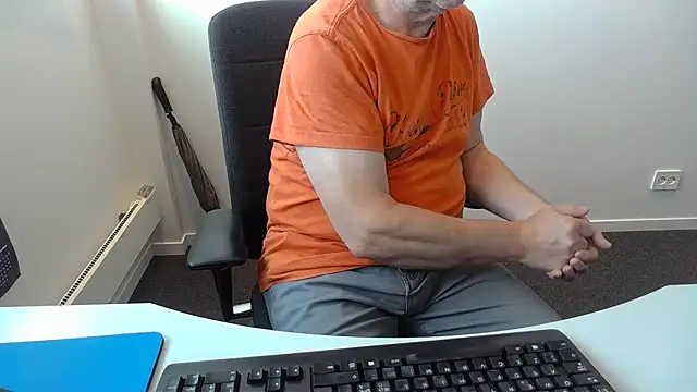 Buggemann live XXX chat