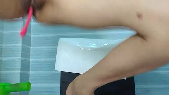Lauda-aa Adlı Modelin Canlı XXX Sohbeti
