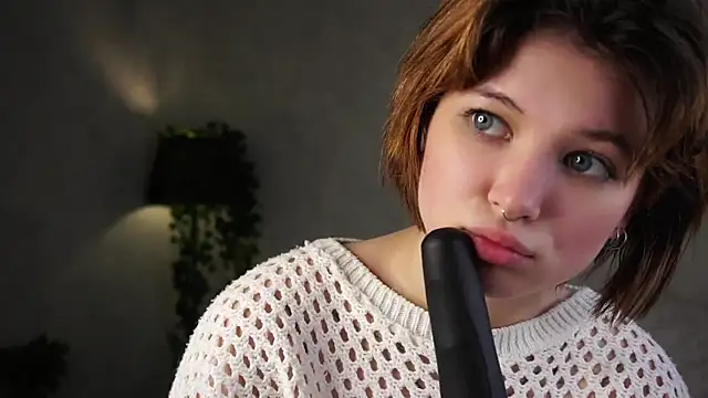 AlesiaPeasel's Live XXX Chat
