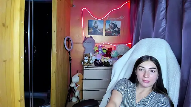 Chat XXX Live Fiery_Brunette_