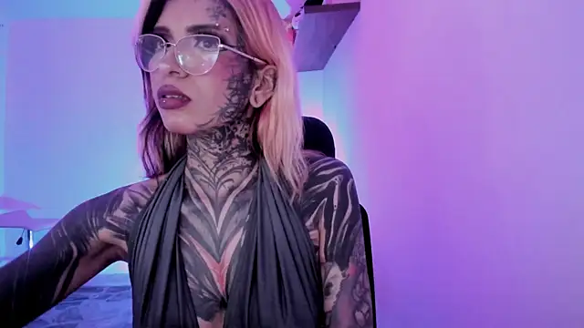 Nickidoll66_'s Live XXX Chat