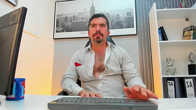 JuanKFit_45 XXX чат на живо