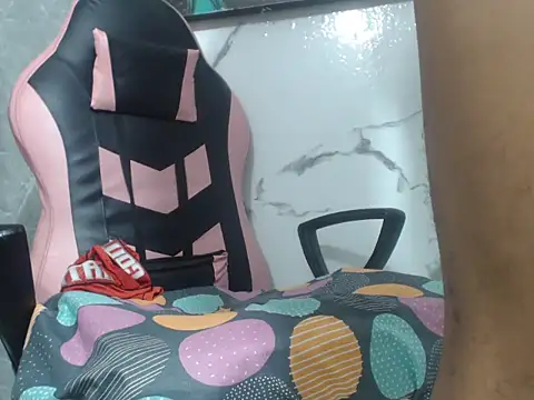 Estebanbigcock23 XXX чат на живо