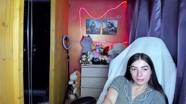 دردشة Fiery_Brunette_ الجنسية المباشرة